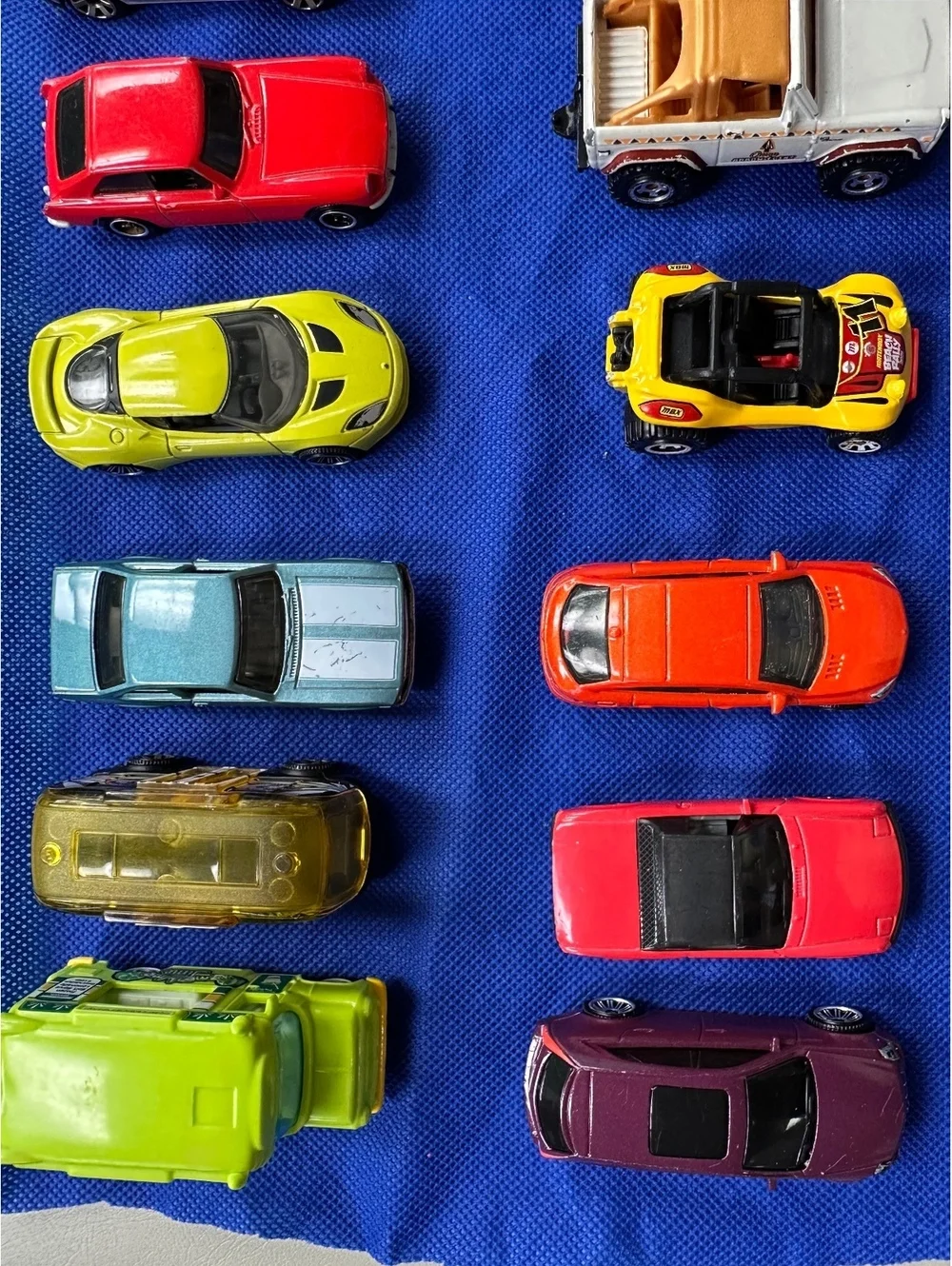 Set of 16 Assorted matchbox Toy Cars and Vehicles
